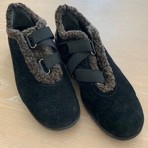Stuart Weitzman suede leather shoes faux fur details, good condition size 6